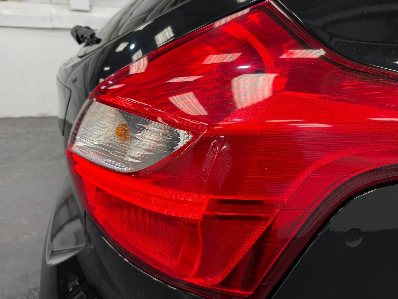 Ford Focus - Image 10