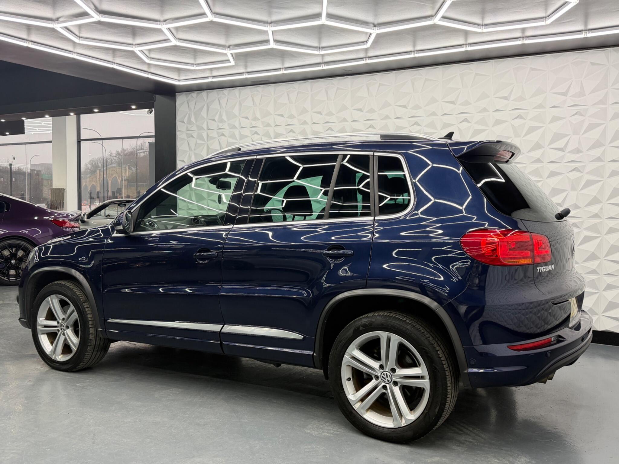 Volkswagen Tiguan - Image 8