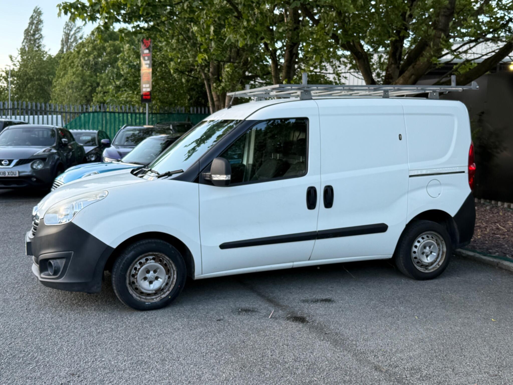 Vauxhall Combo - Image 8