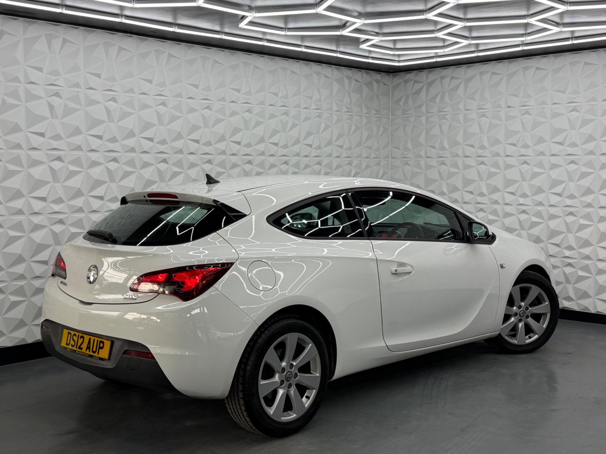 Vauxhall Astra GTC - Image 3