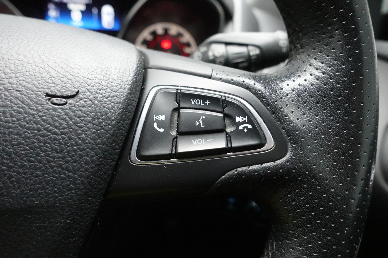 Ford Focus - Image 42