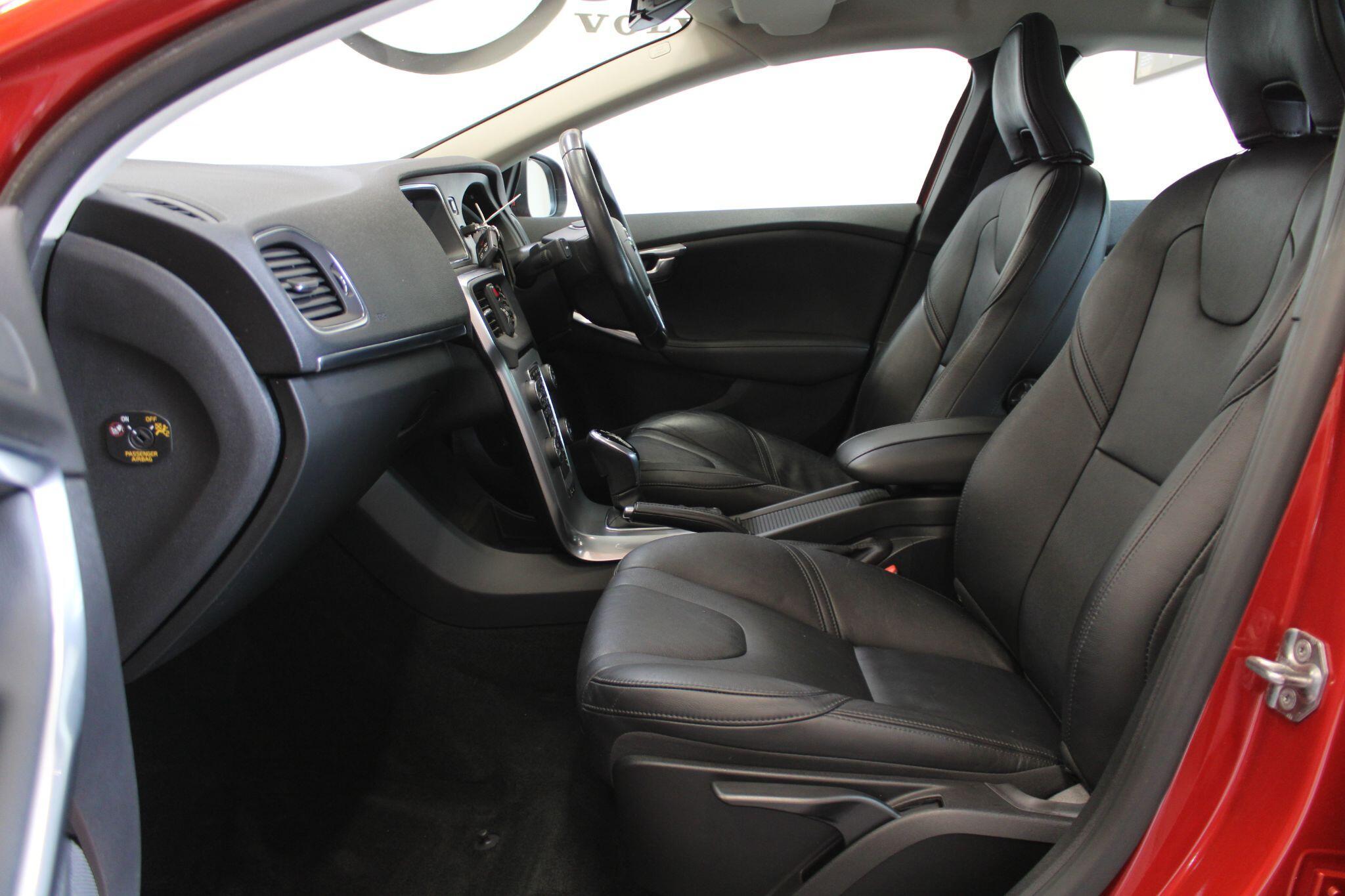 Volvo V40 - Image 34