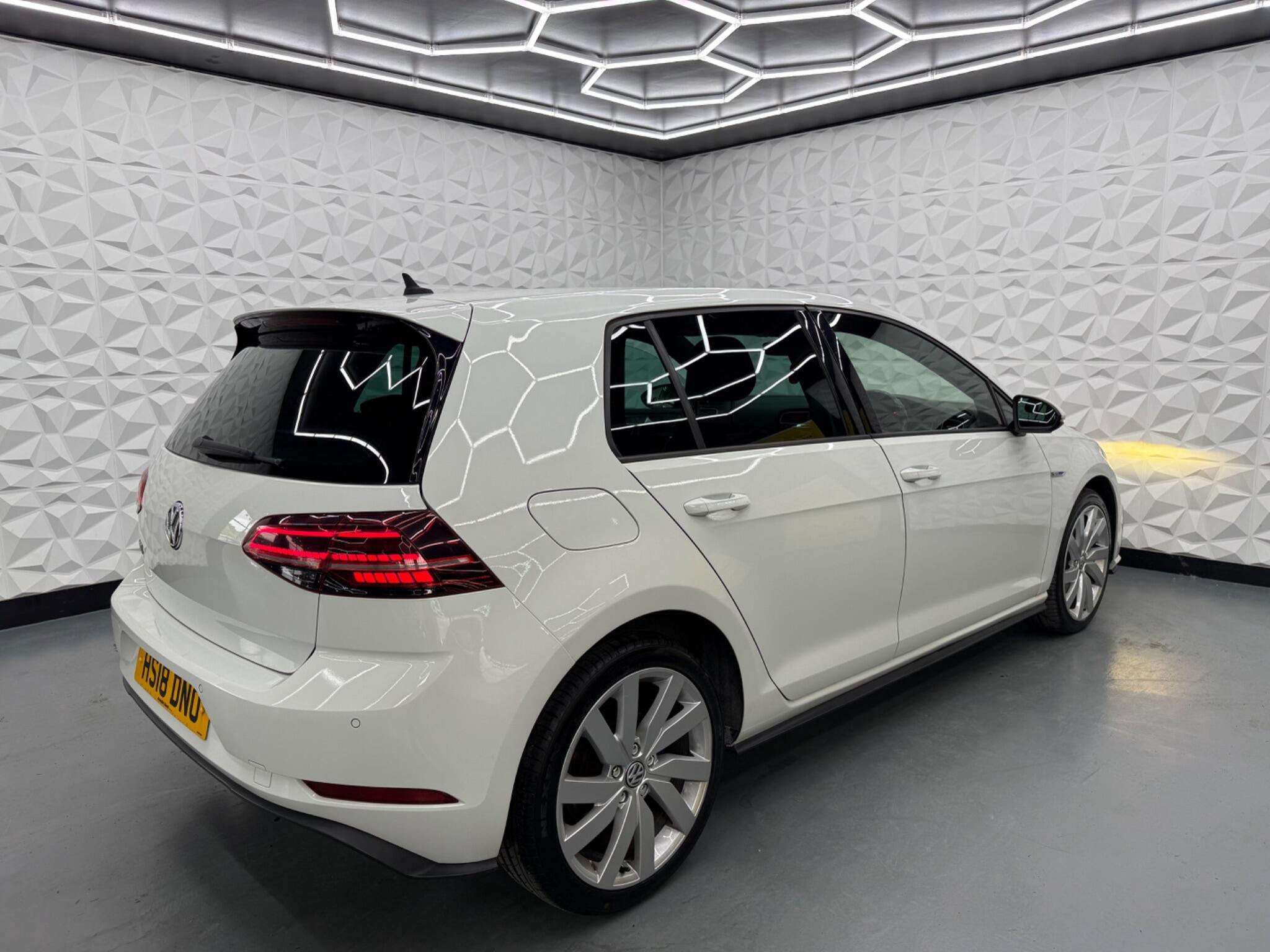 Volkswagen Golf - Image 14
