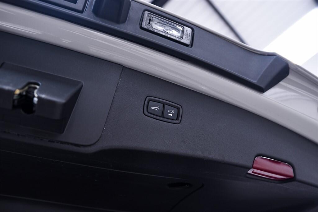 Porsche Cayenne - Image 41