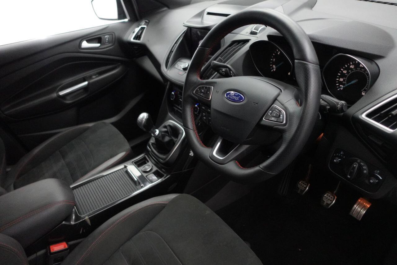 Ford Kuga - Image 17