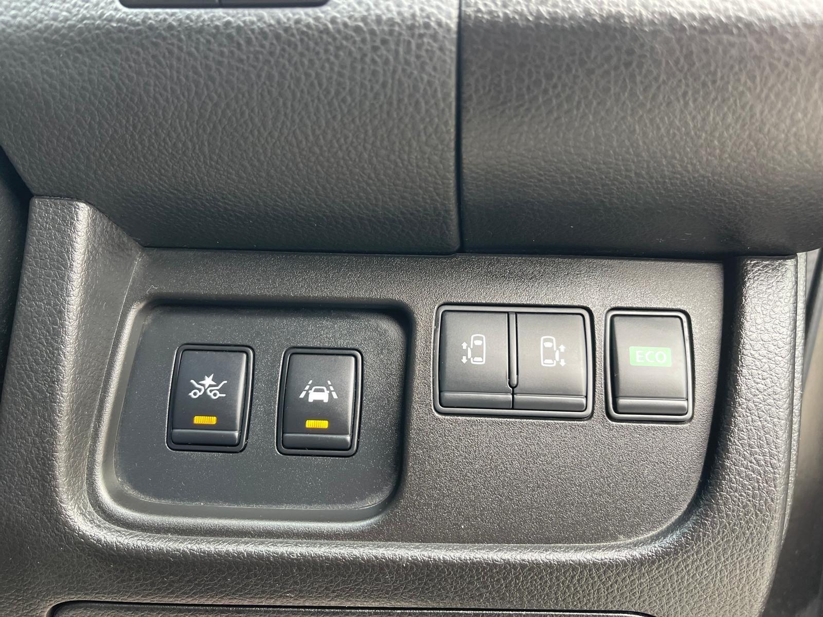 Nissan Serena - Image 33