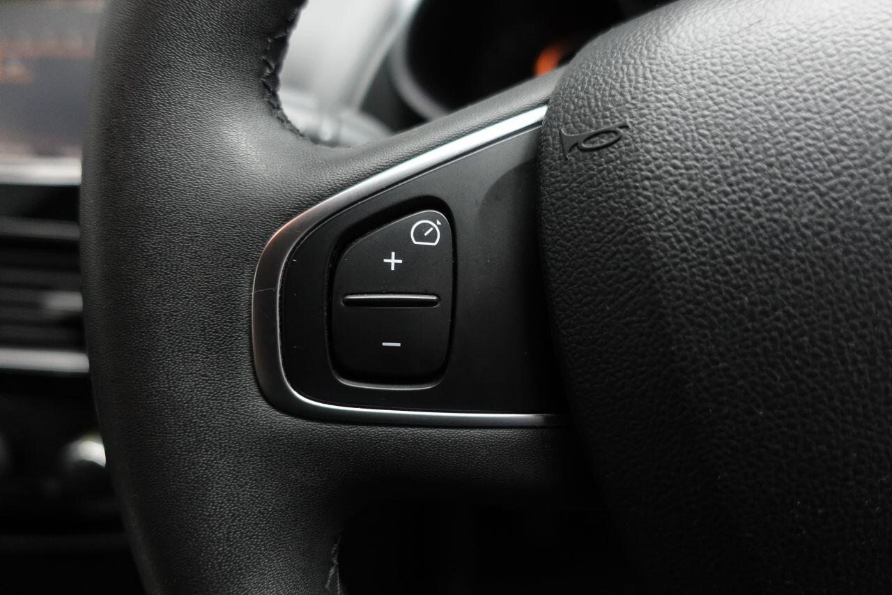 Renault Clio - Image 29