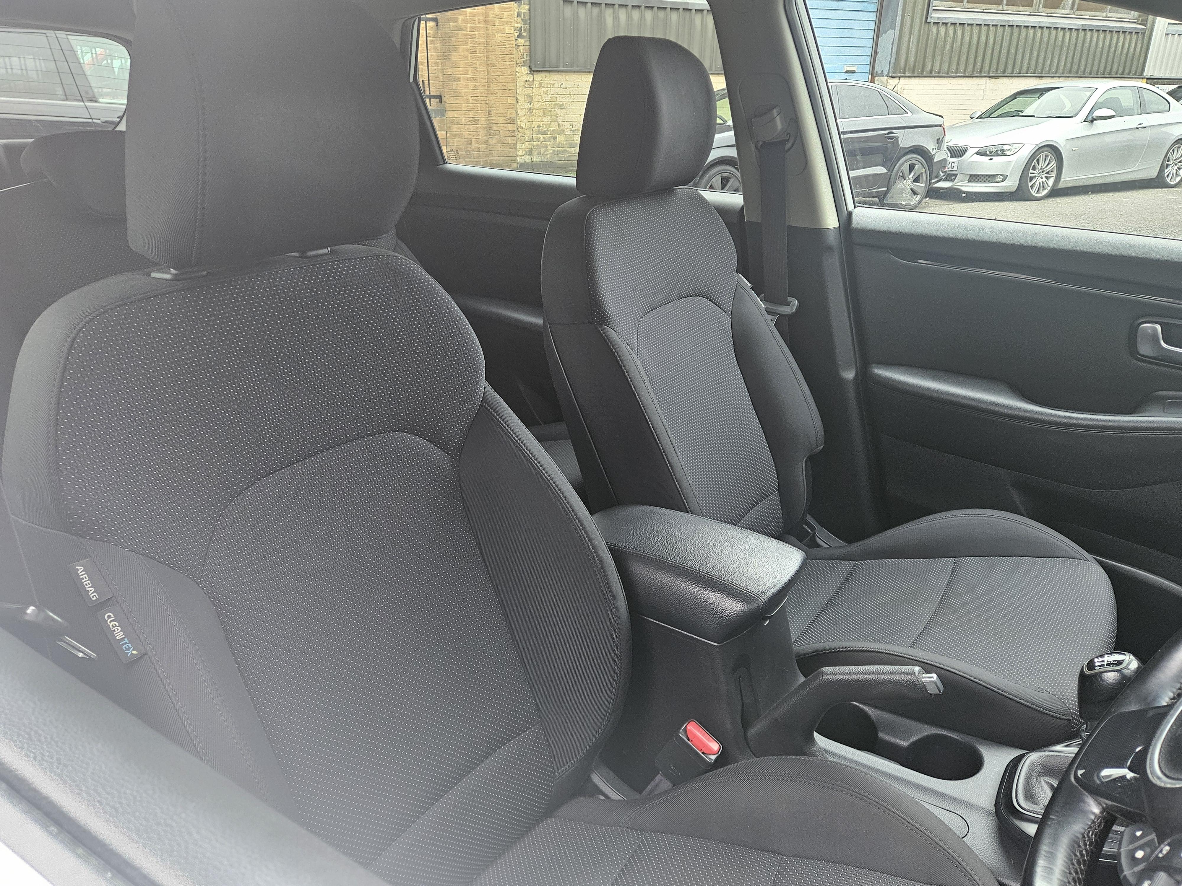 Kia Carens - Image 30