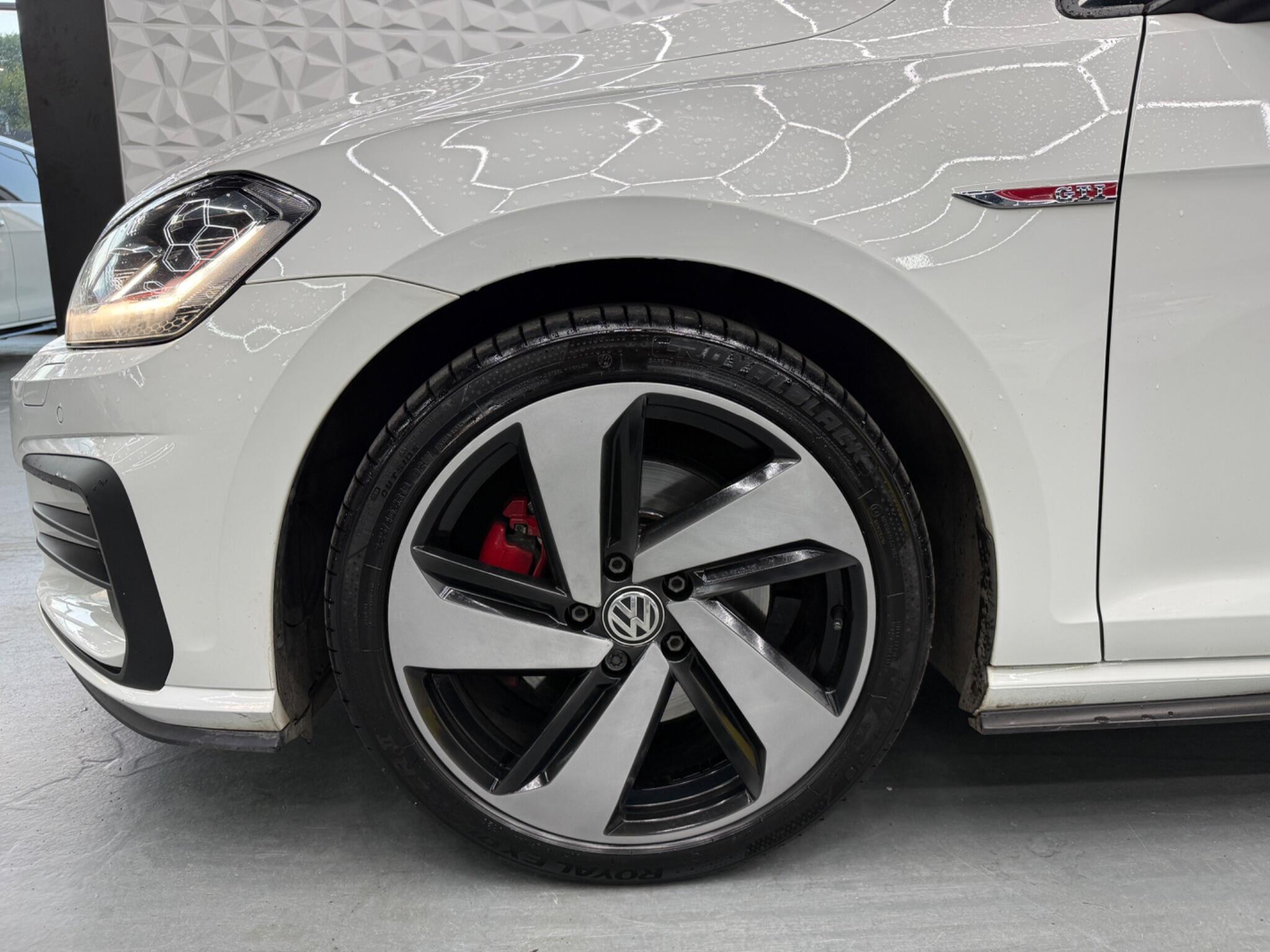 Volkswagen Golf - Image 9