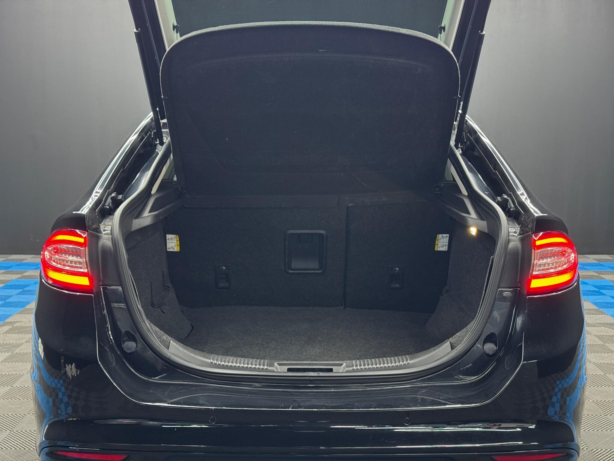 Ford Mondeo - Image 37