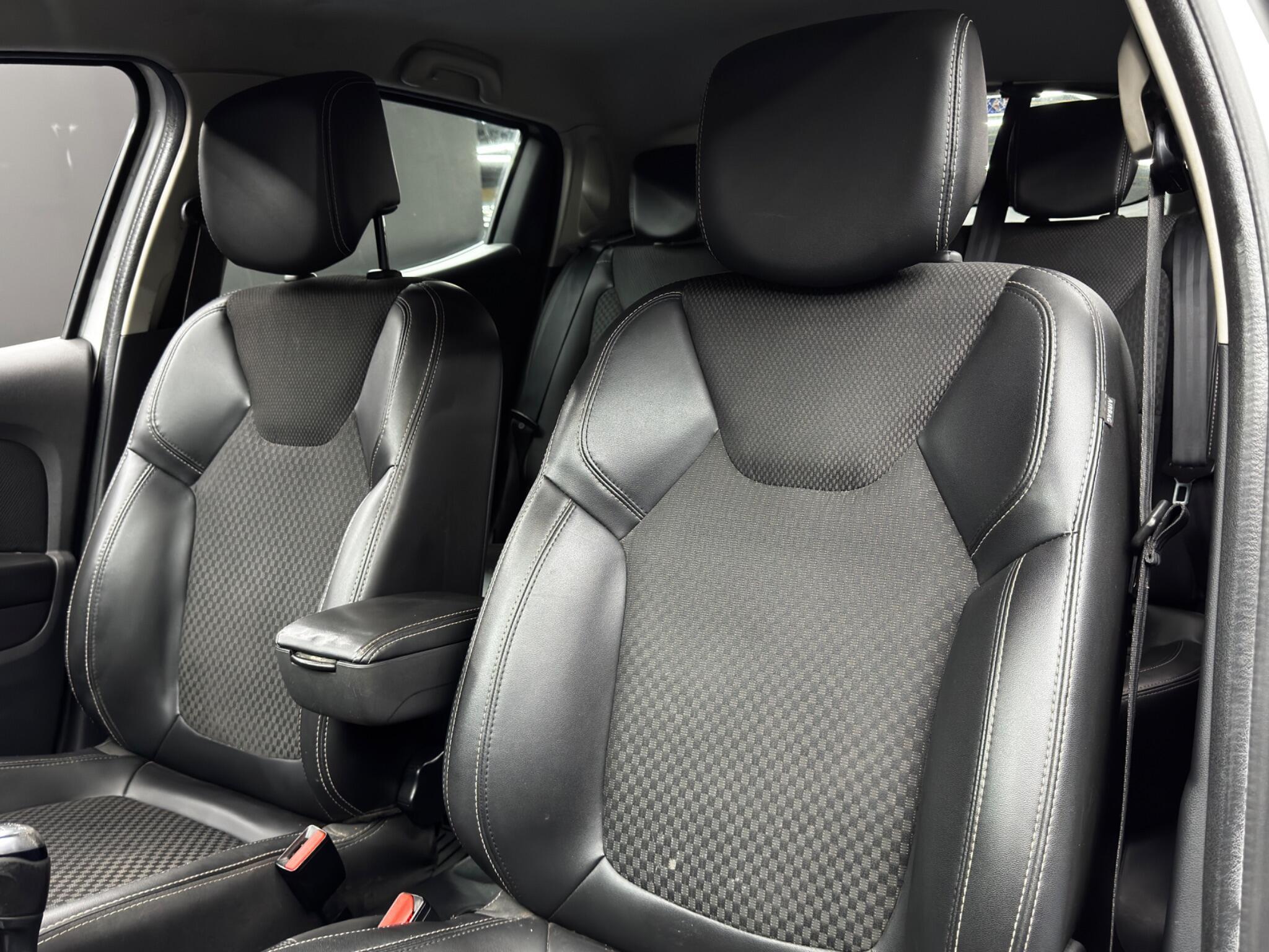 Renault Clio - Image 14