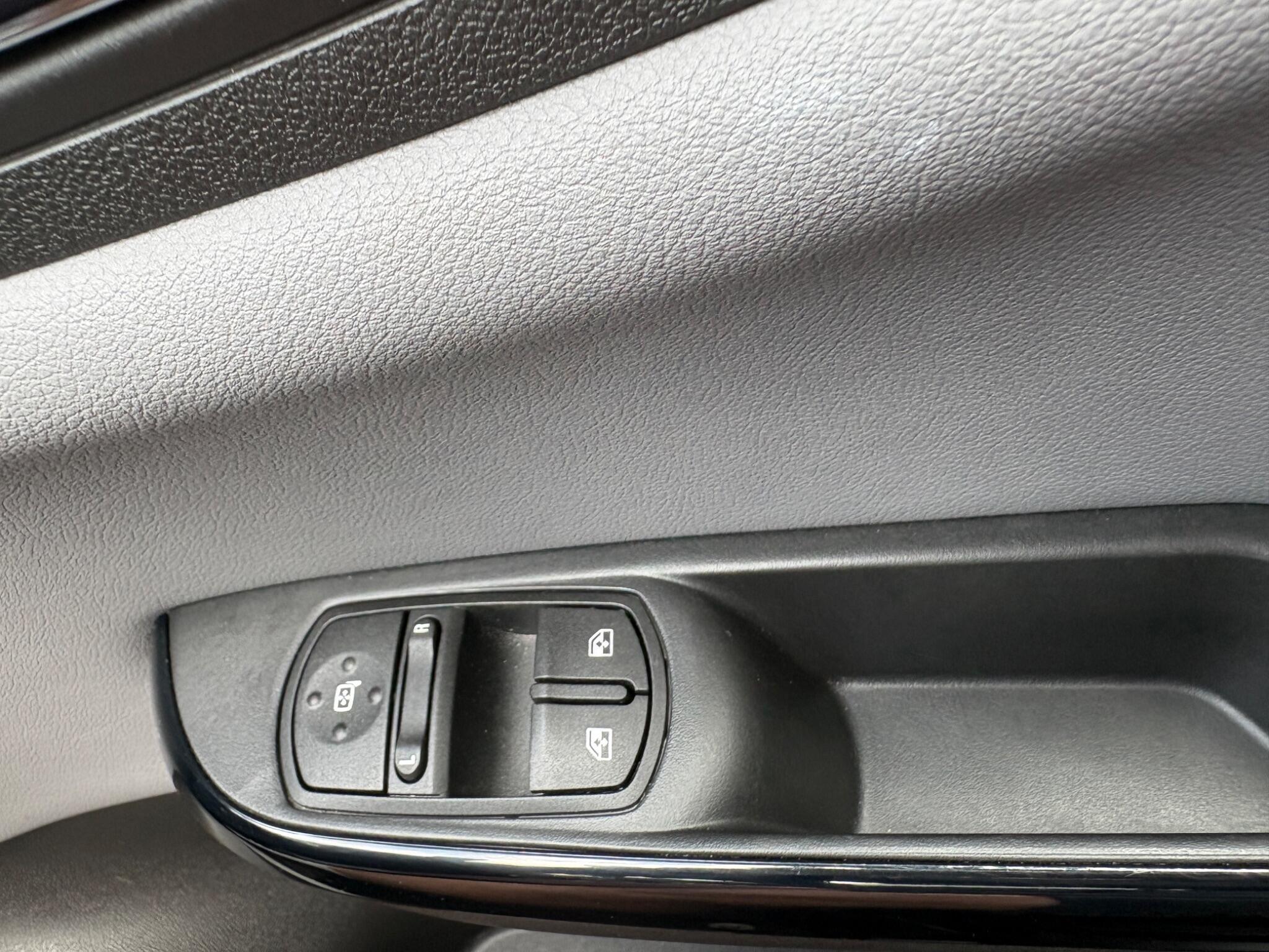 Vauxhall Corsa - Image 18