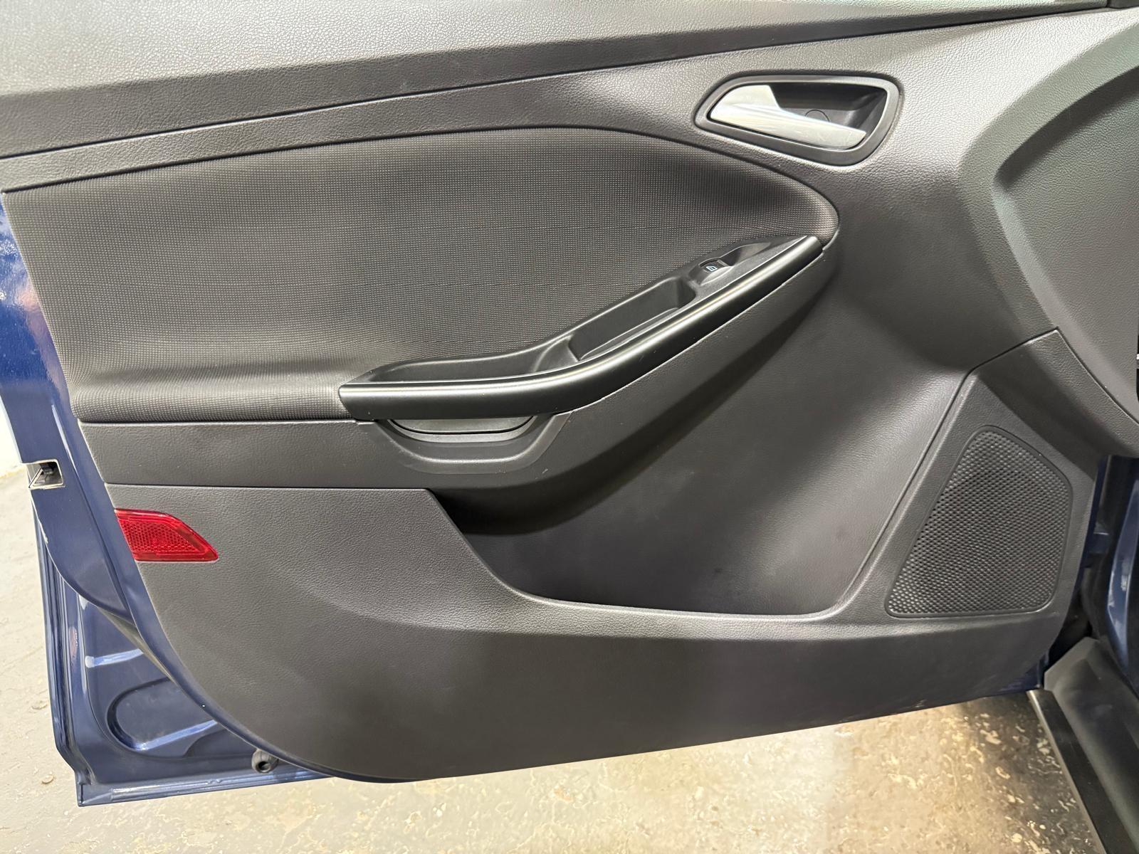 Ford Focus - Image 33