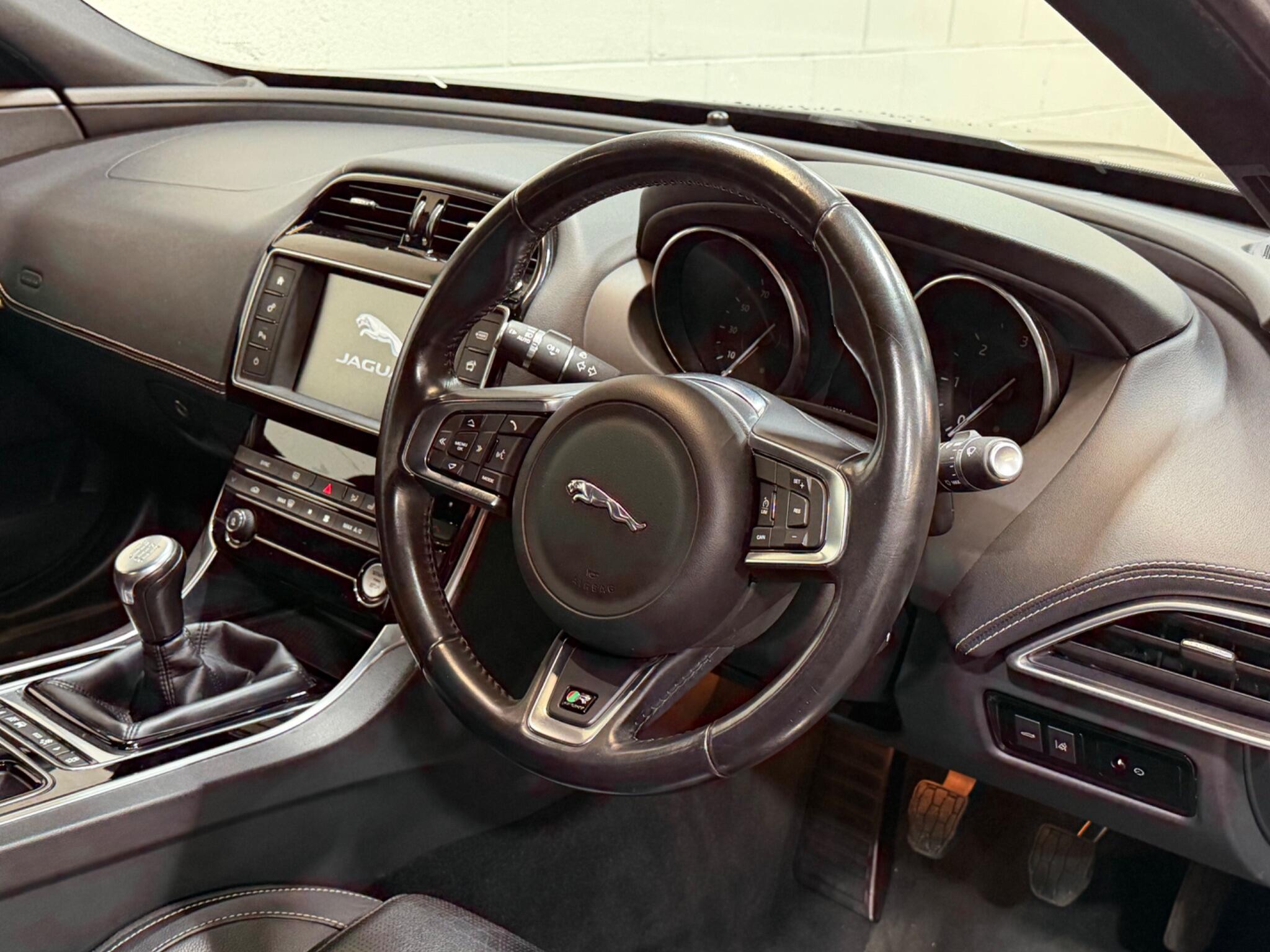 Jaguar XE - Image 8