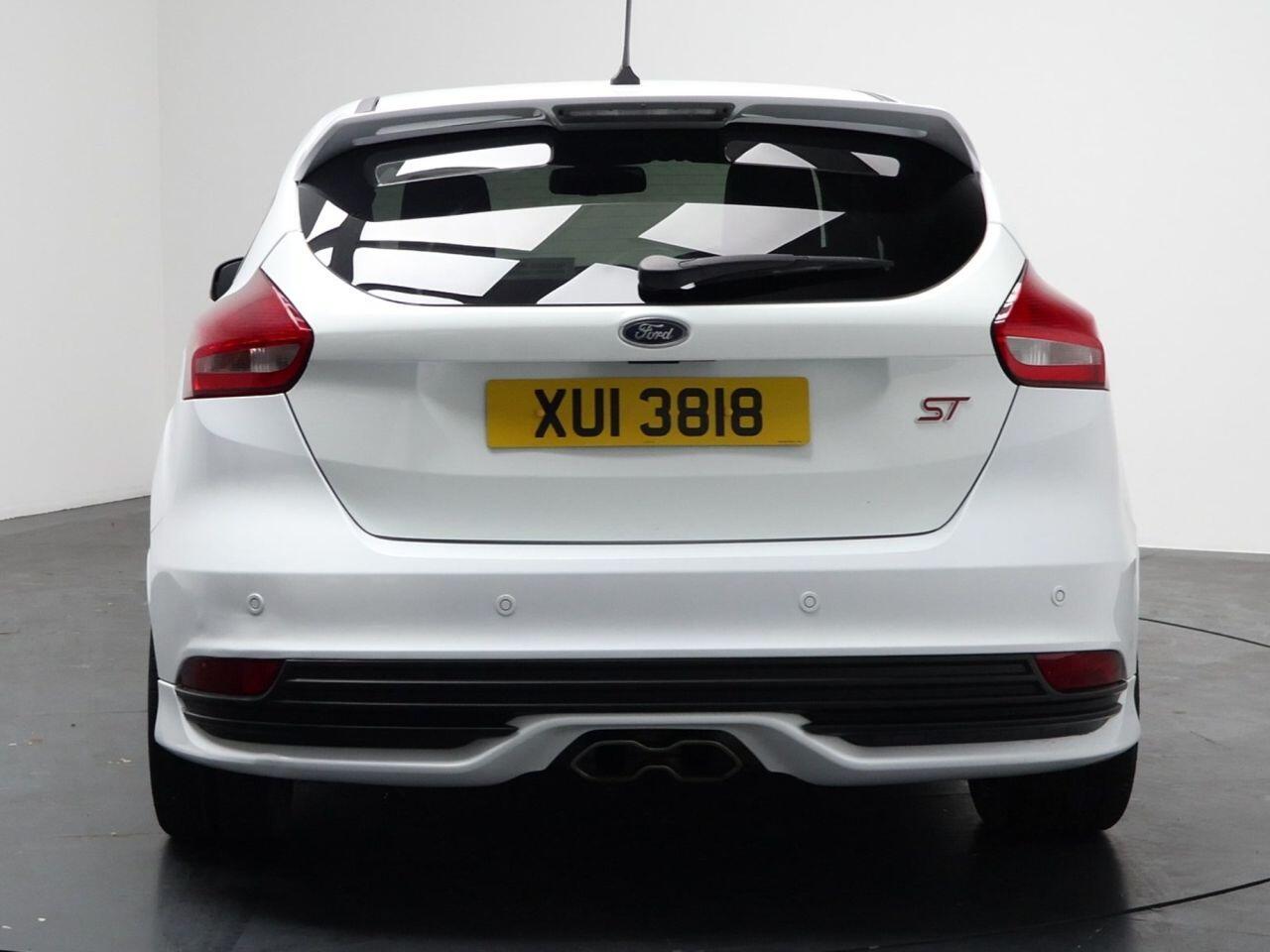 Ford Focus - Image 12