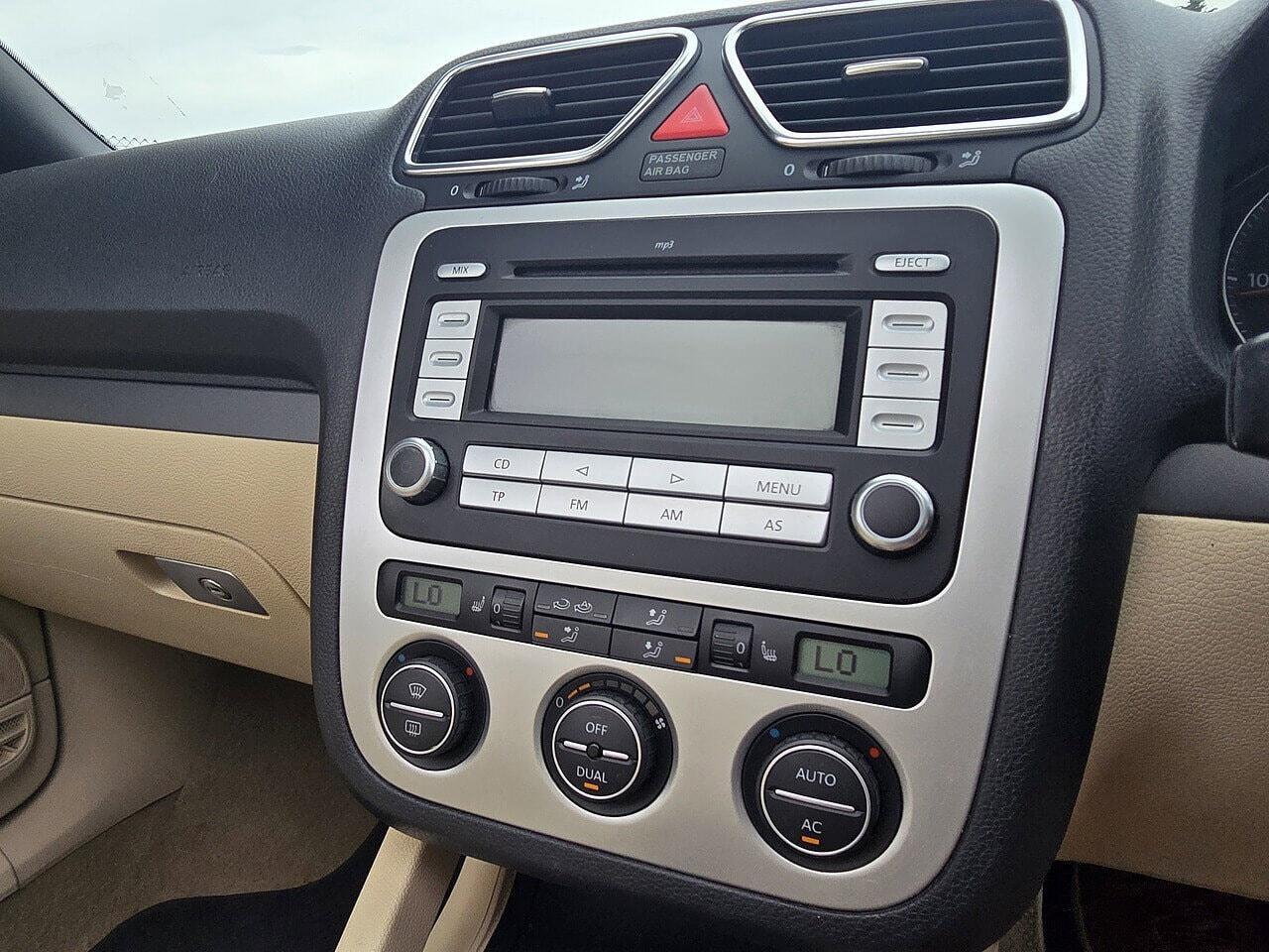 Volkswagen EOS - Image 18