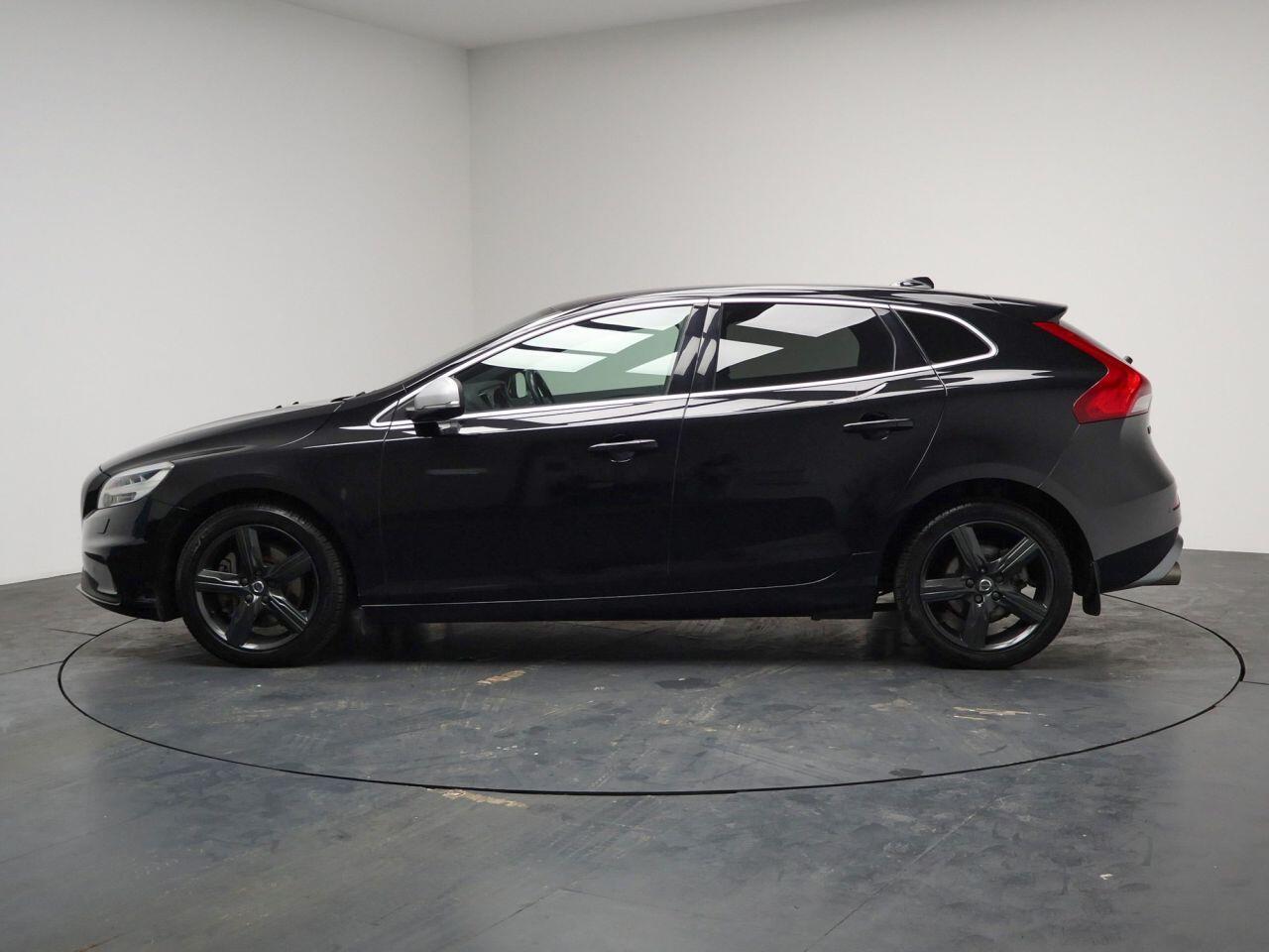 Volvo V40 - Image 12