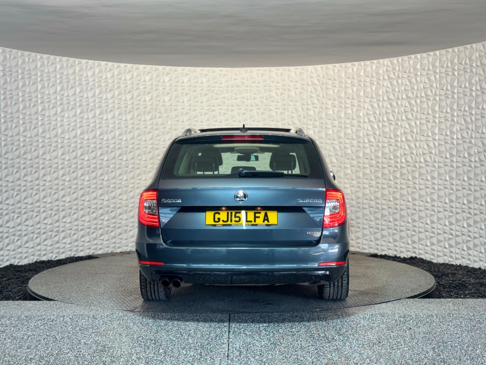 Skoda Superb - Image 12