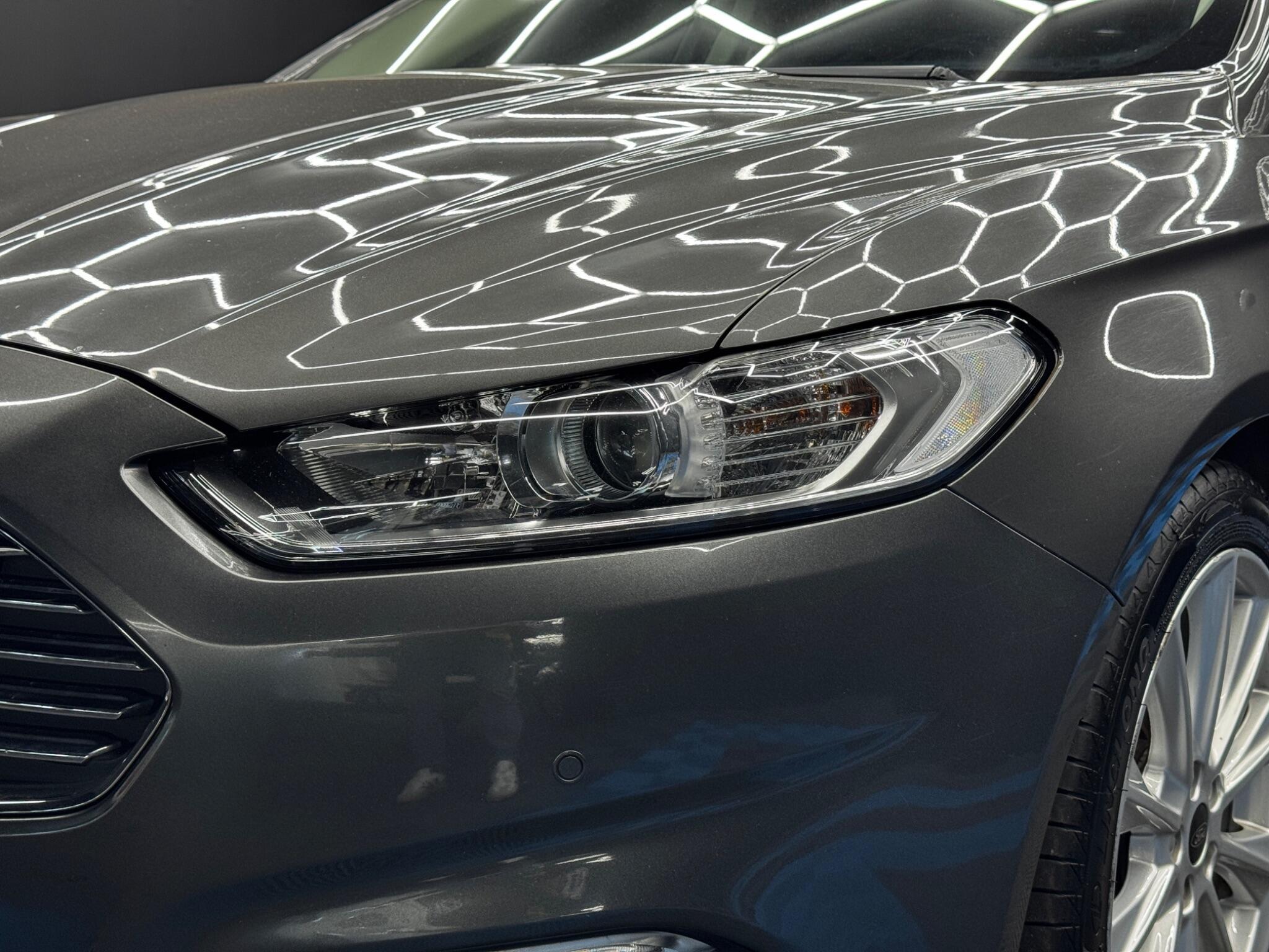 Ford Mondeo - Image 43