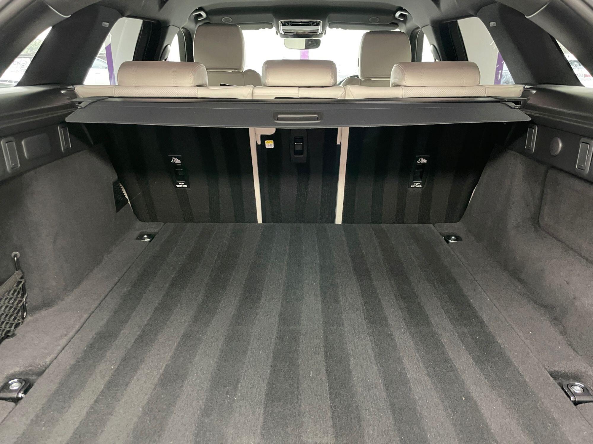 Land Rover Range Rover Velar - Image 18