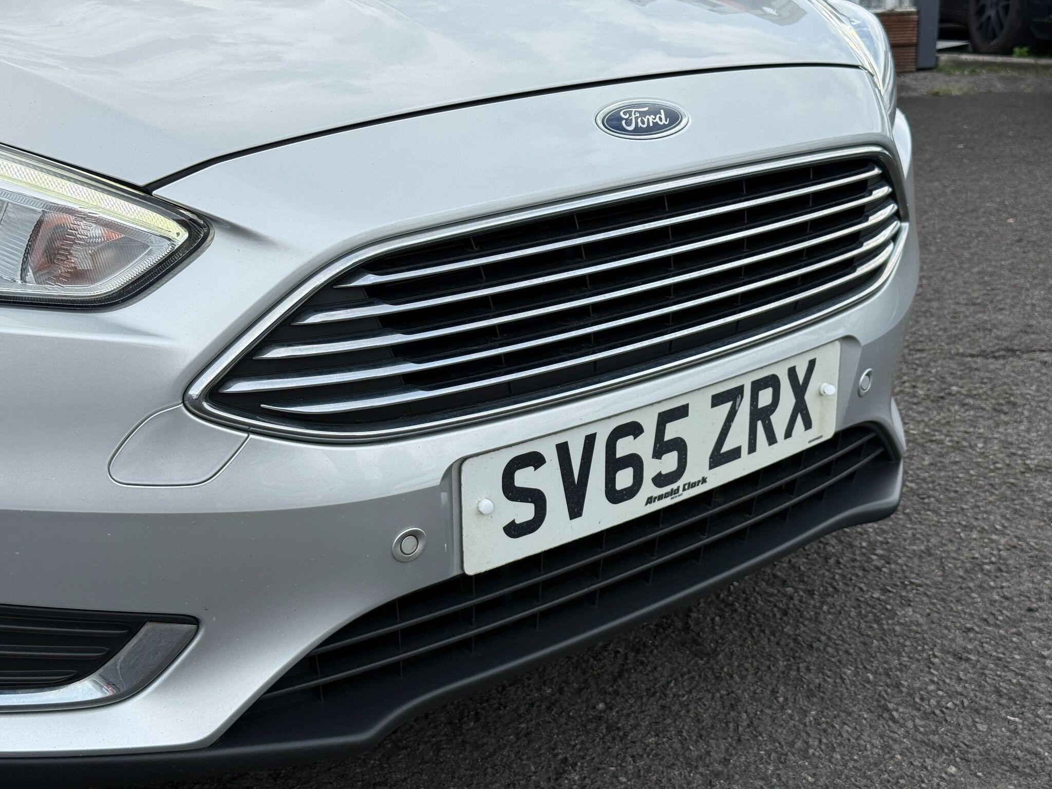 Ford Focus - Image 11