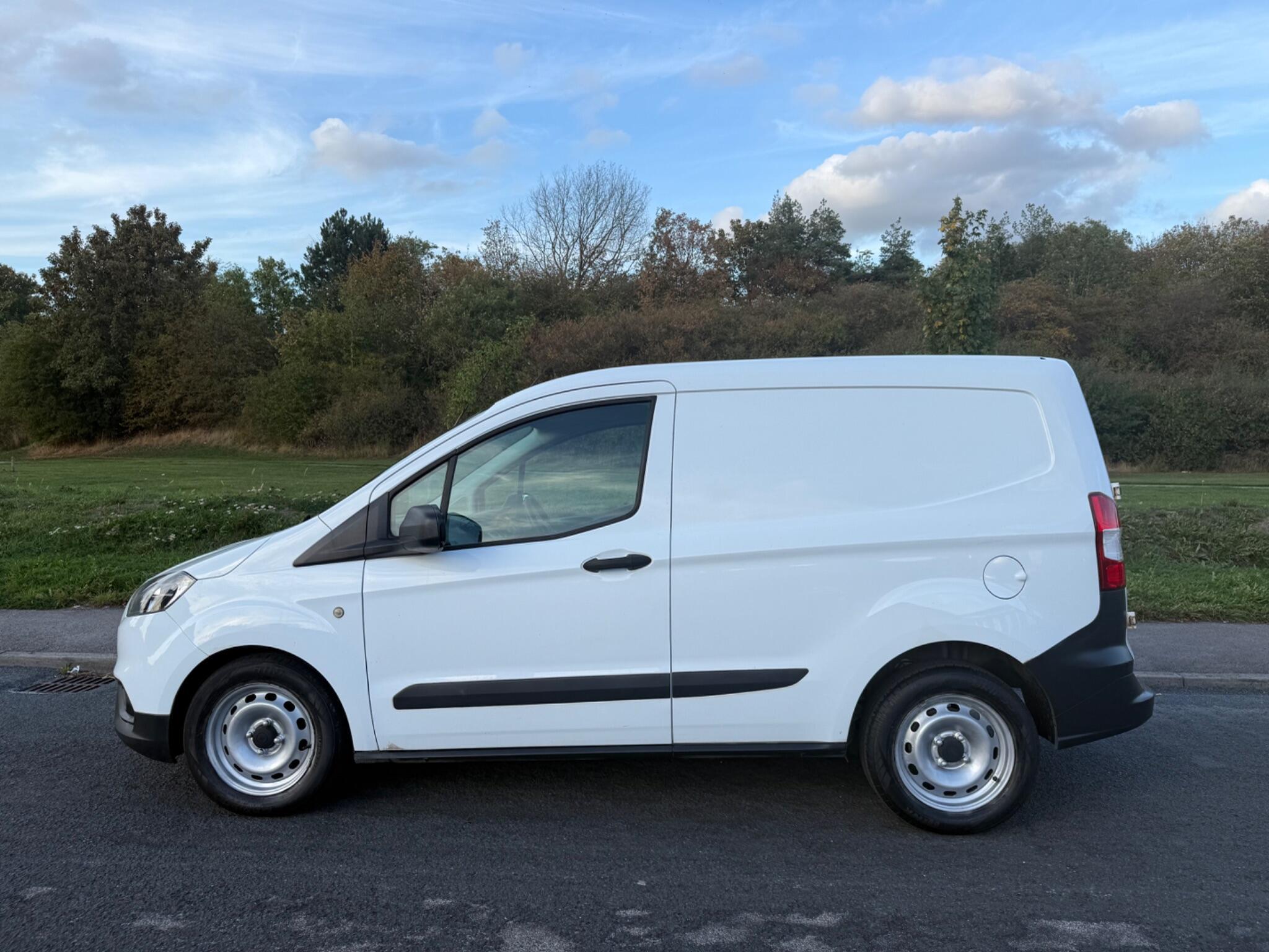 Ford Transit Courier - Image 6
