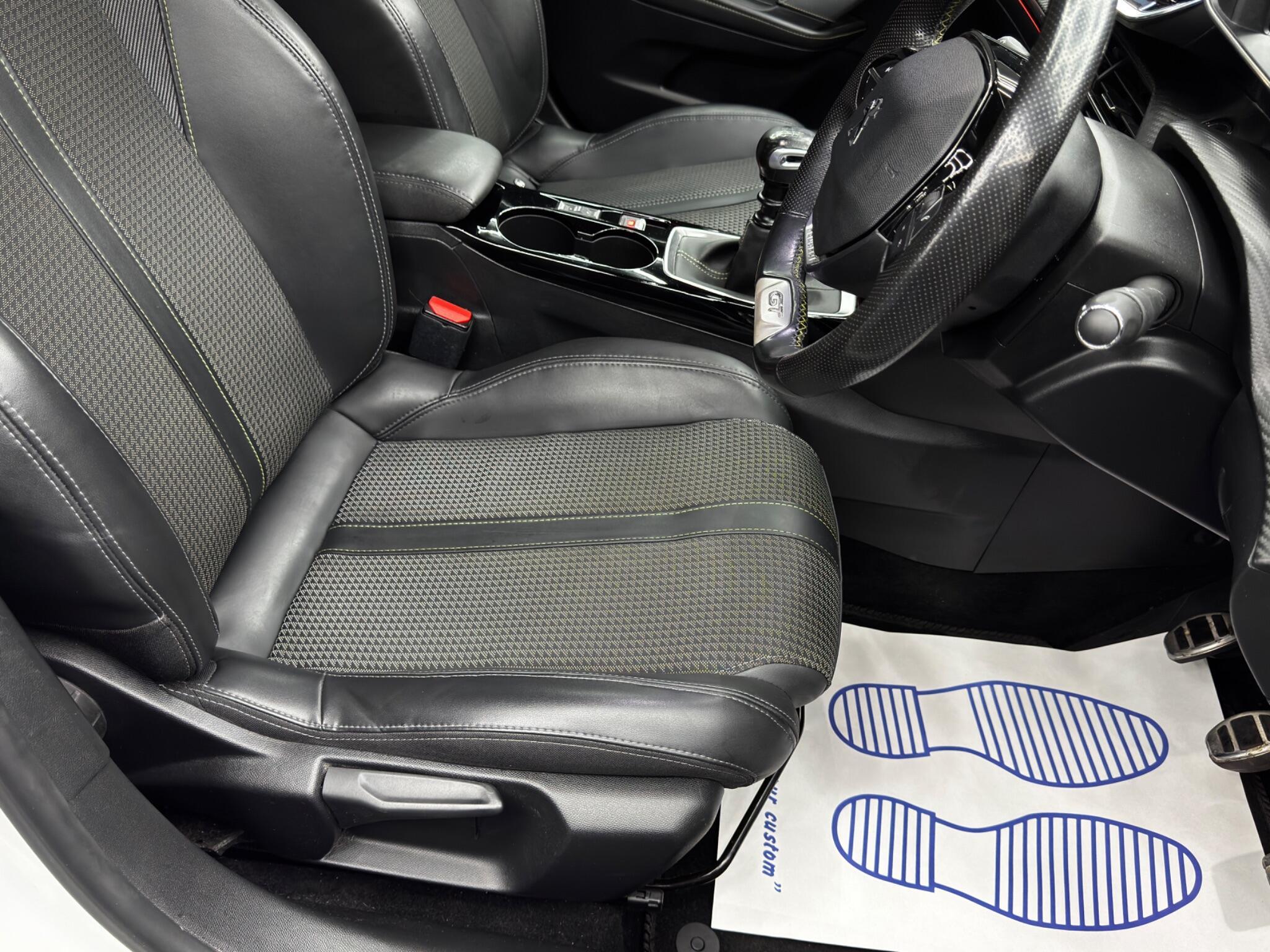 Peugeot 208 - Image 13