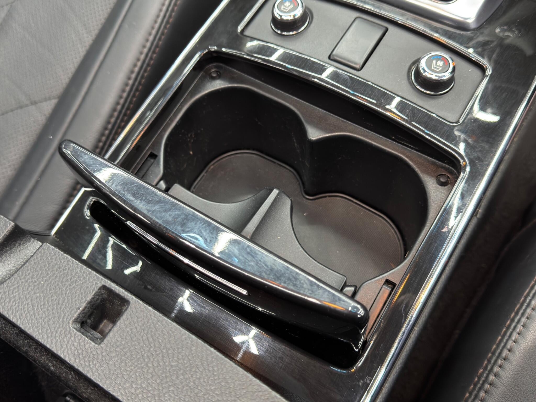 Infiniti QX70 - Image 25