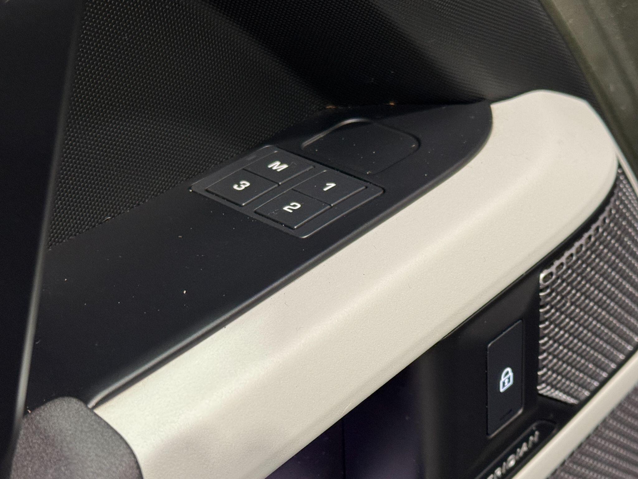 Land Rover Defender 110 - Image 49