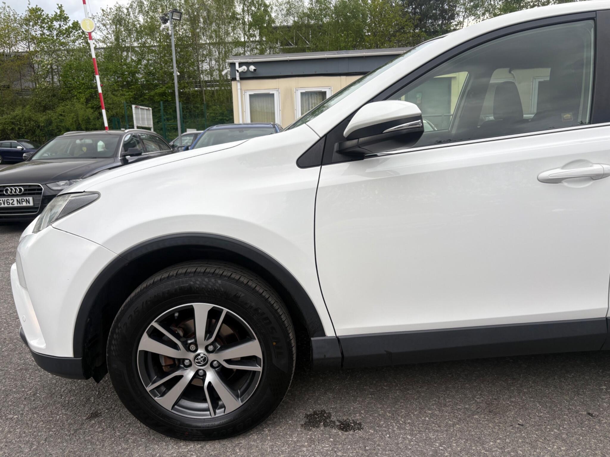 Toyota RAV4 - Image 8