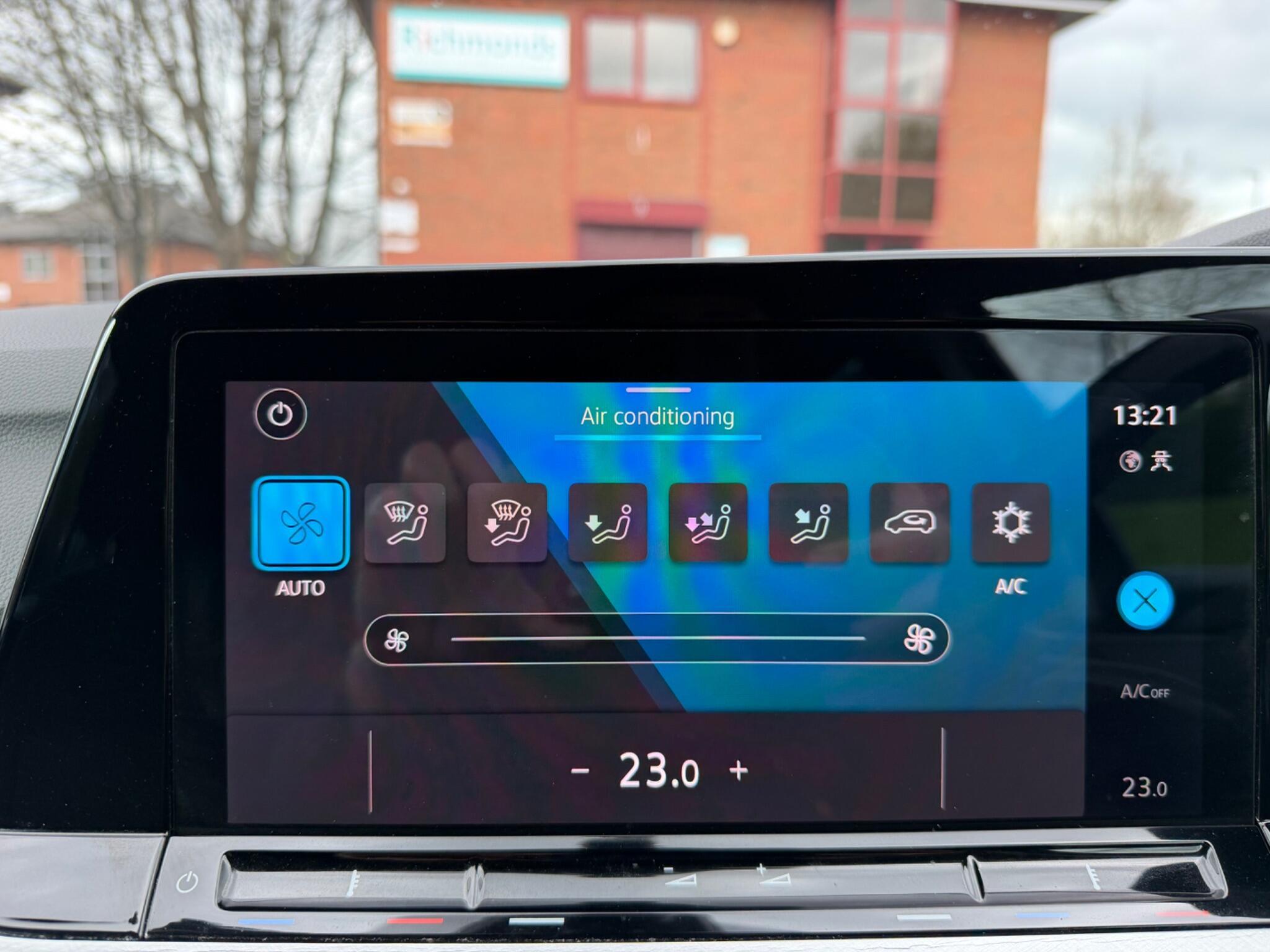 Volkswagen Golf - Image 64