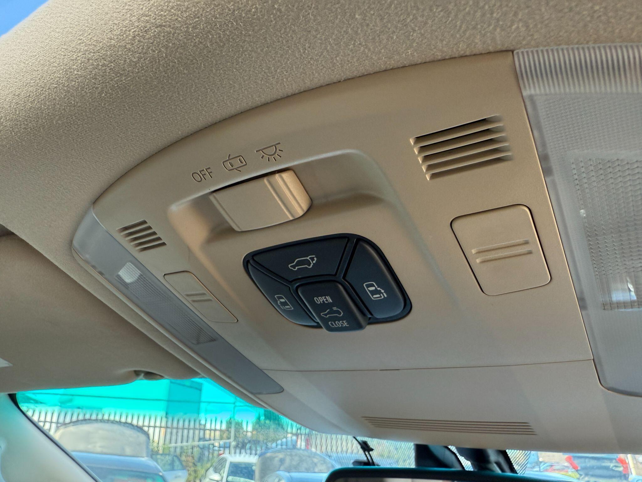 Toyota Alphard - Image 79