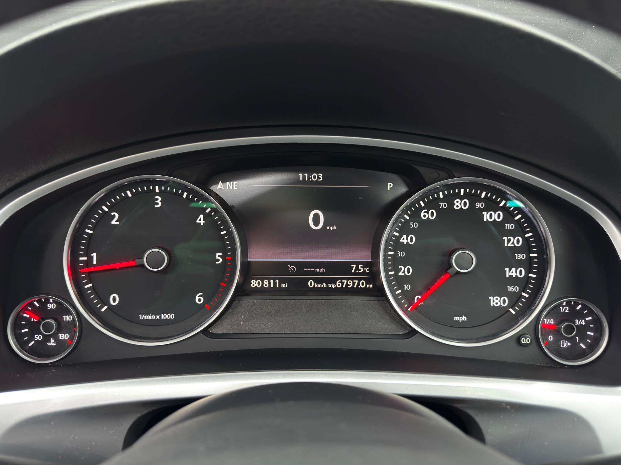 Volkswagen Touareg - Image 23