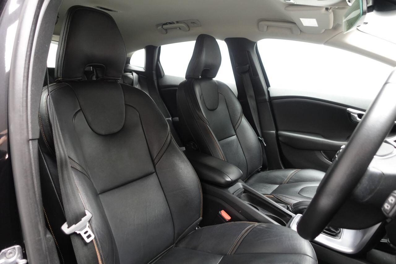 Volvo V40 CROSS COUNTRY - Image 3