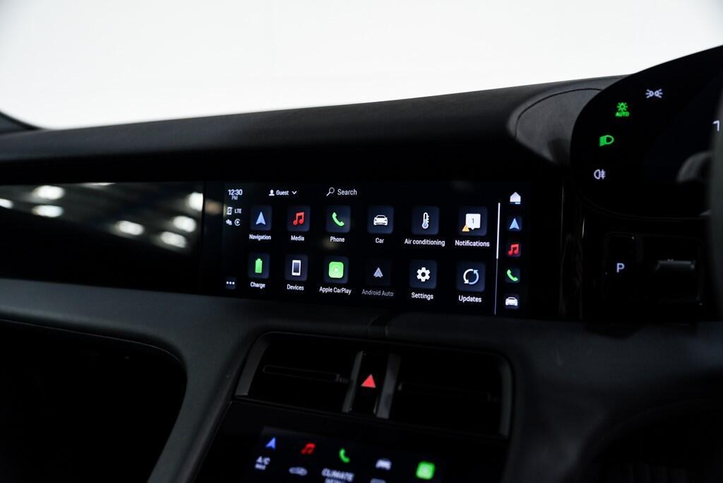 Porsche Taycan - Image 29