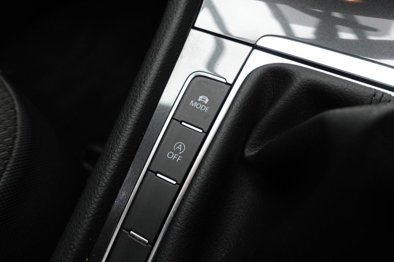 Volkswagen Golf - Image 10