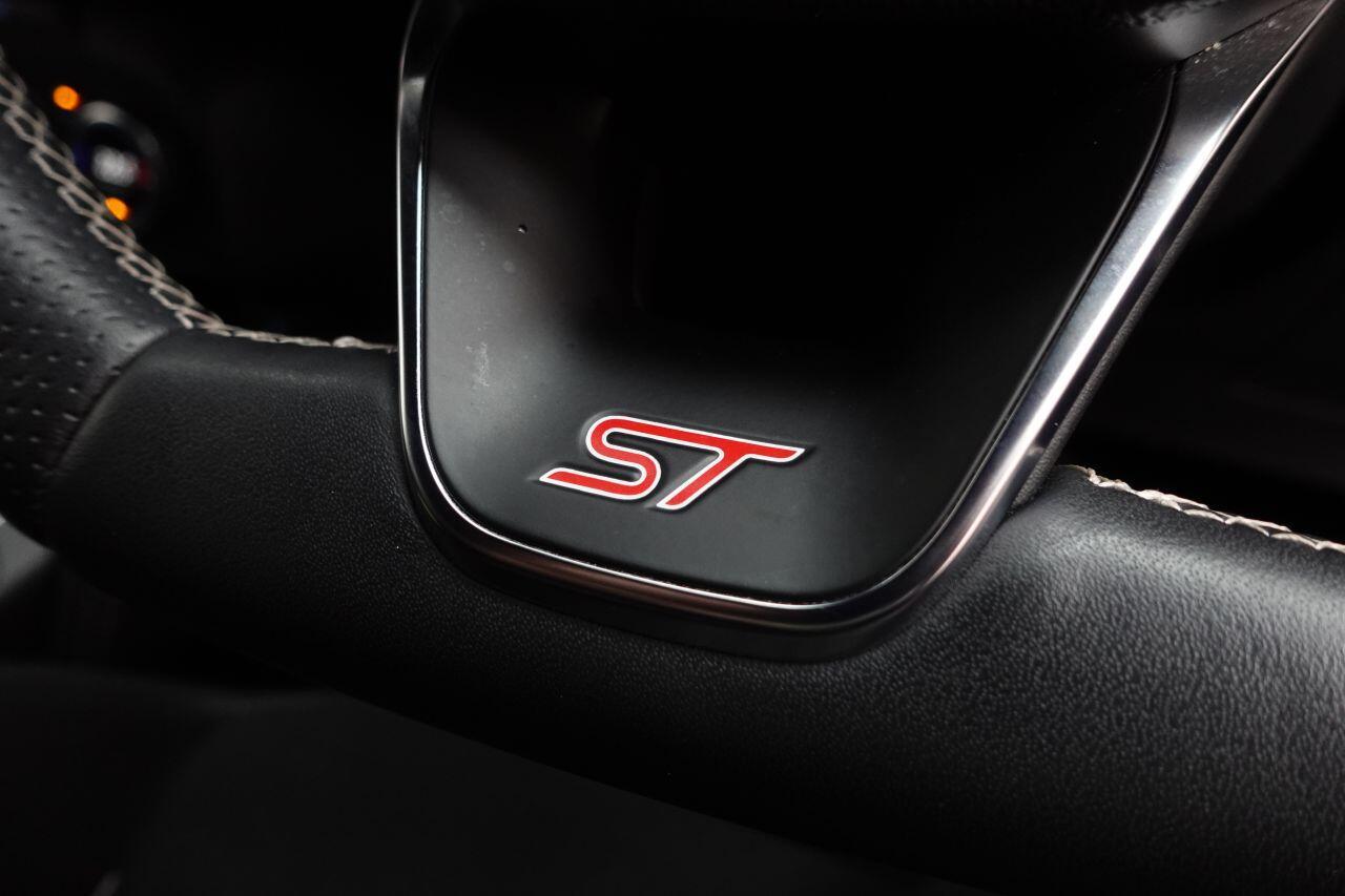 Ford Focus - Image 38