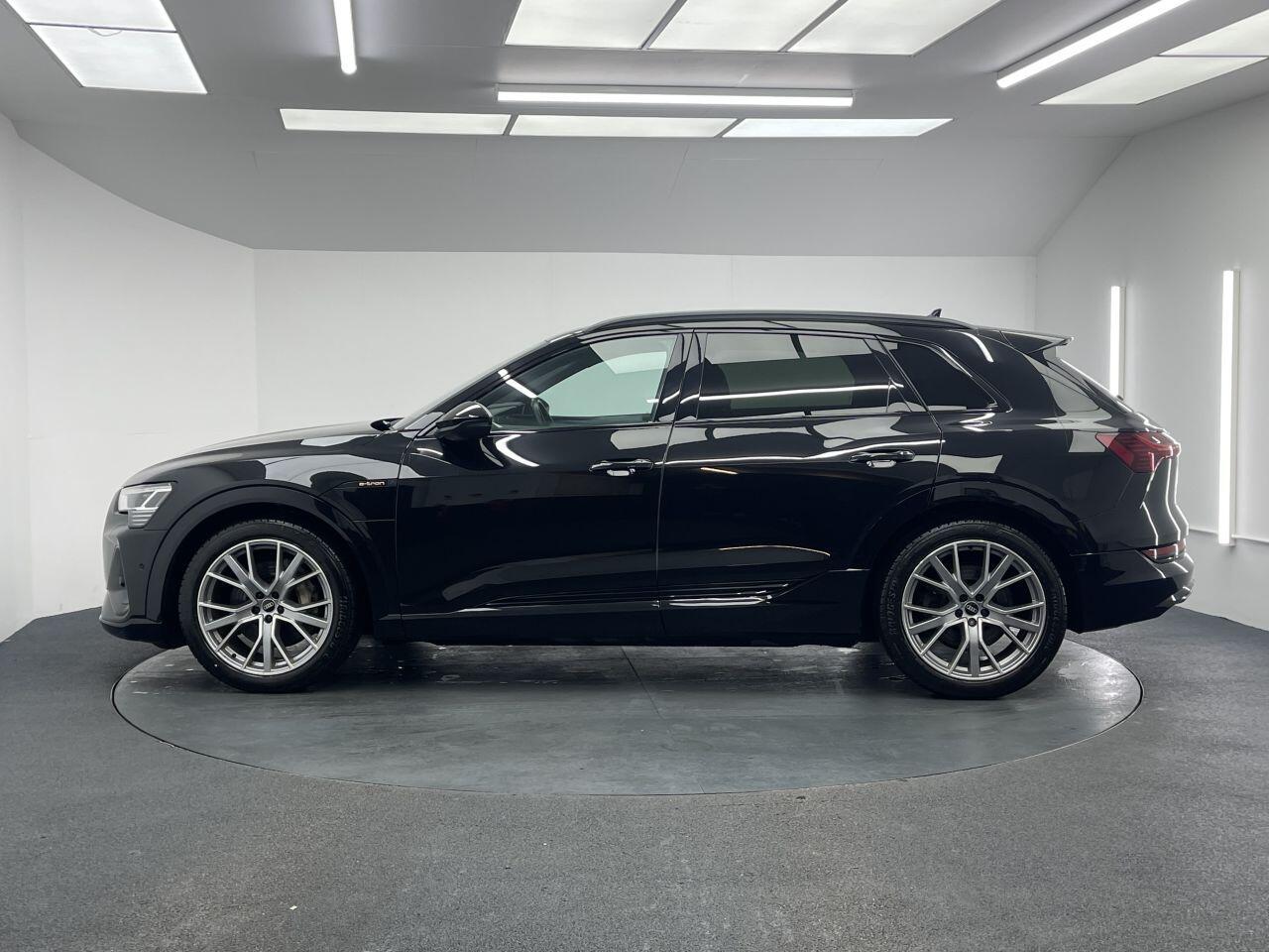 Audi E-Tron - Image 12