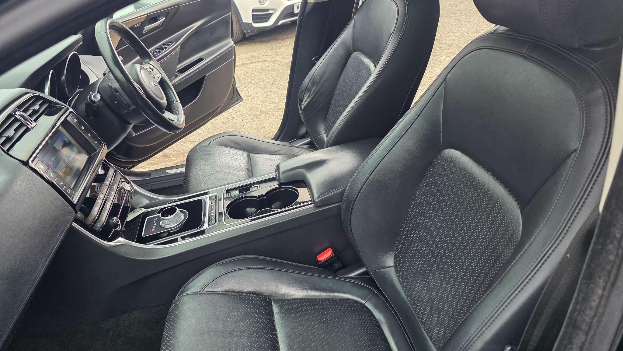 Jaguar XE - Image 40