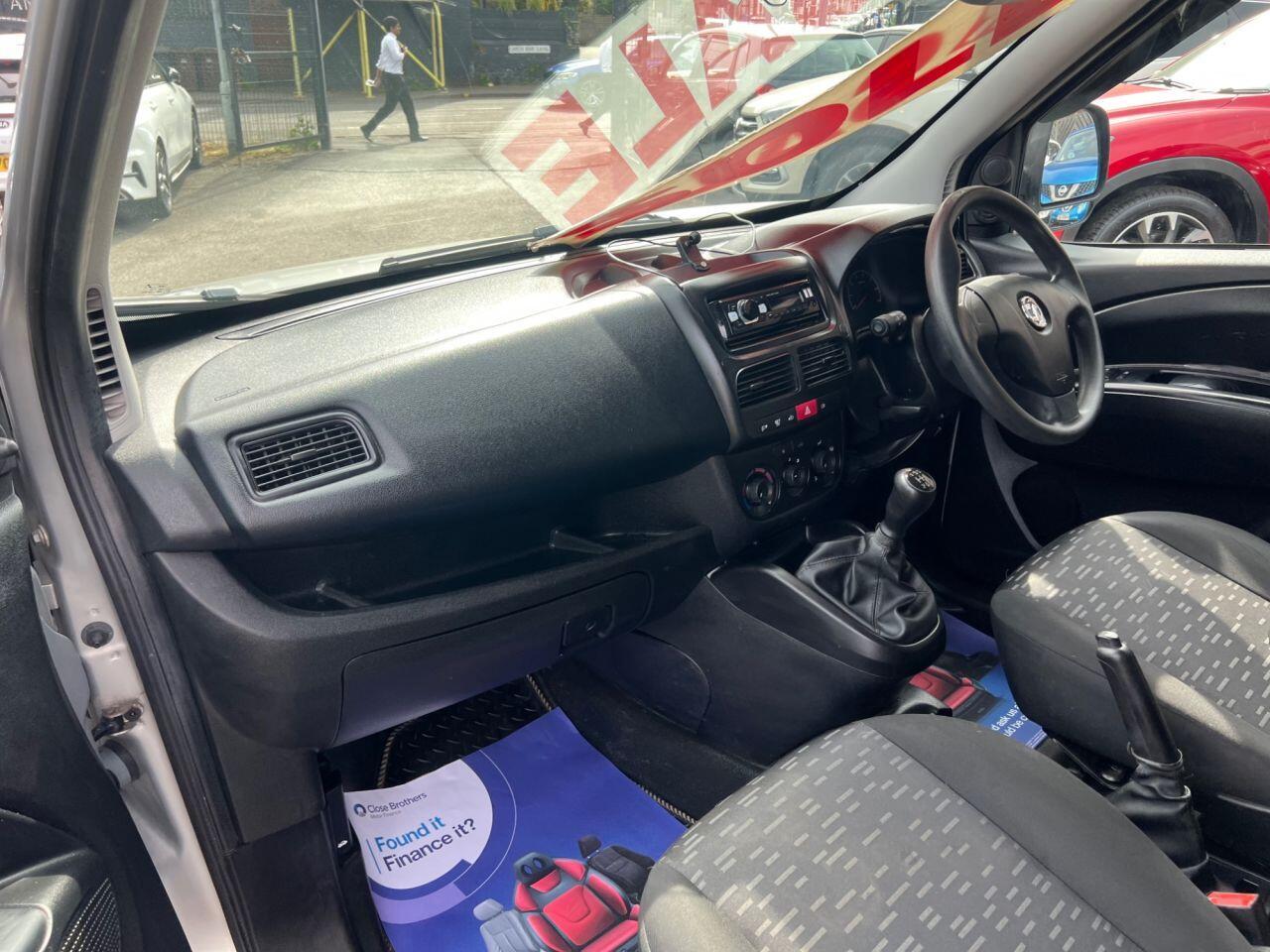 Vauxhall Combo - Image 21