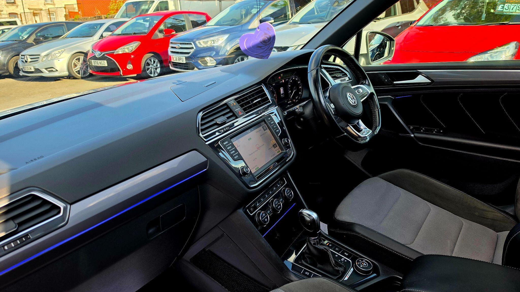 Volkswagen Tiguan - Image 14