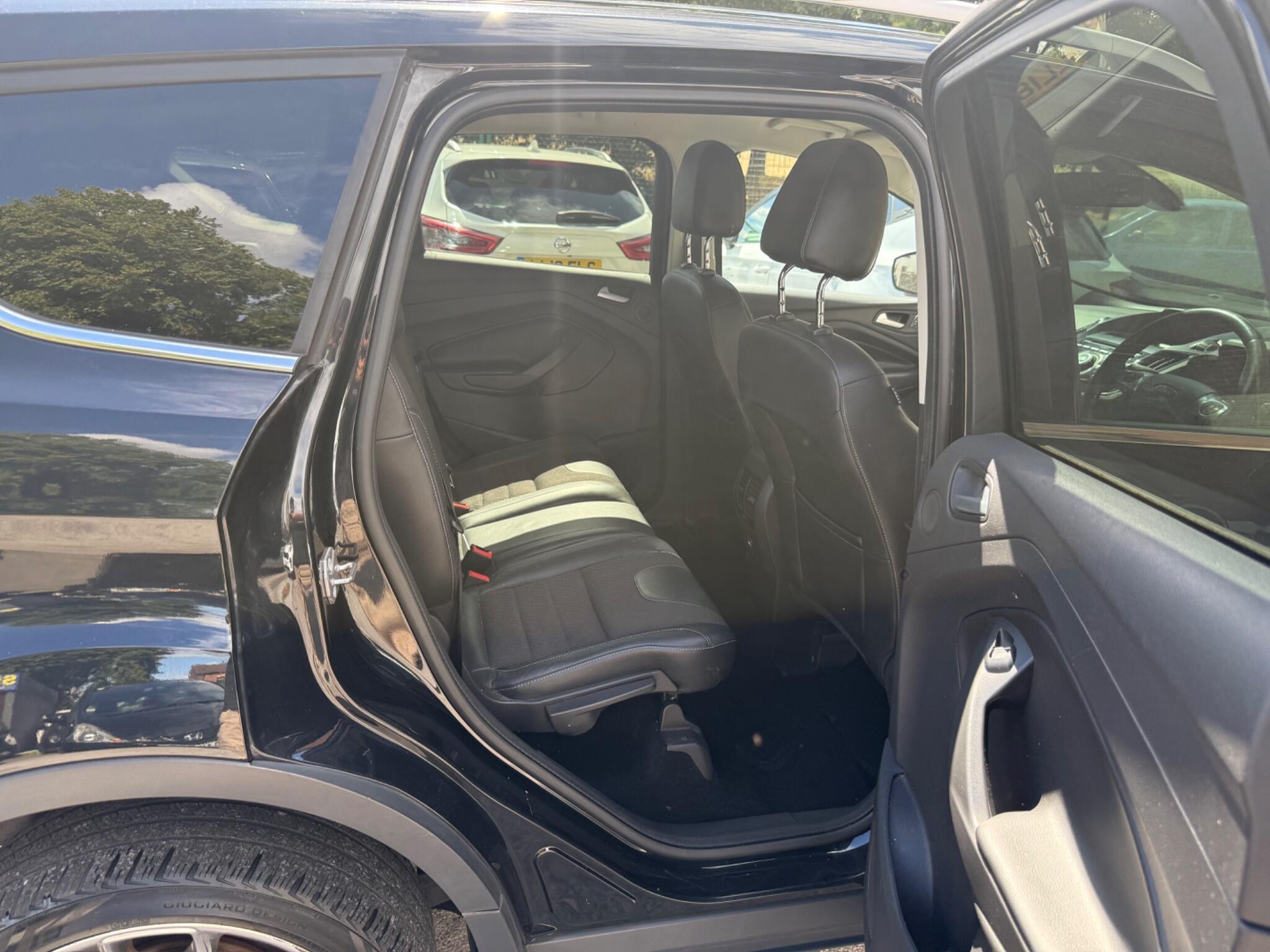 Ford Kuga - Image 19
