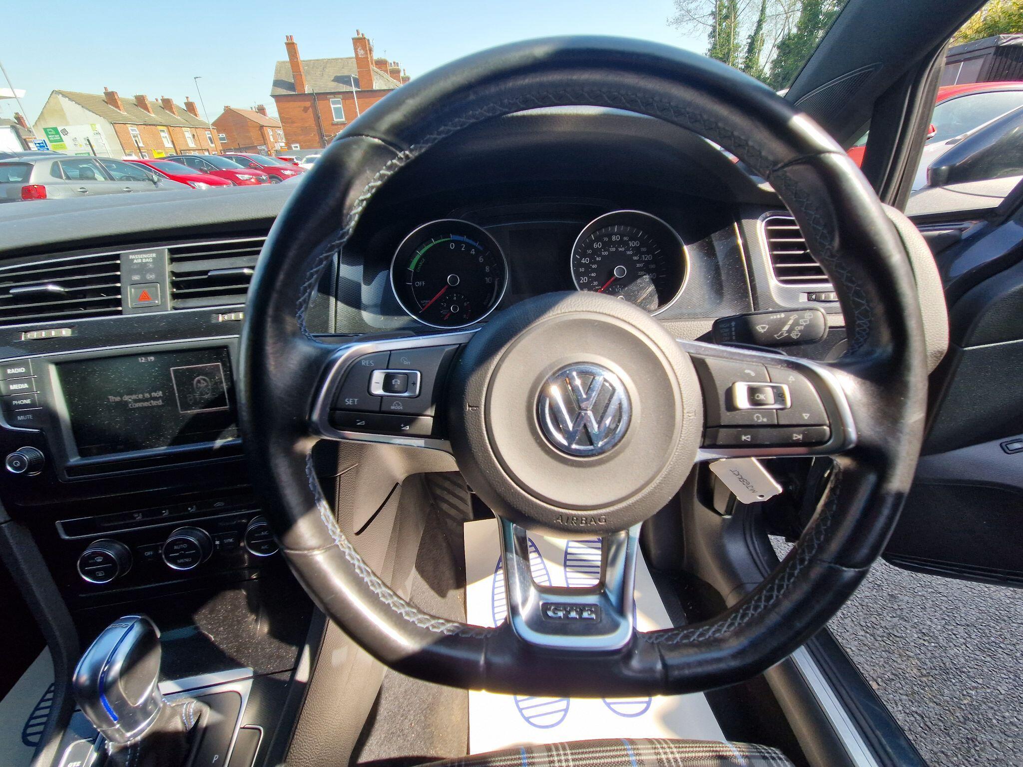 Volkswagen Golf - Image 45