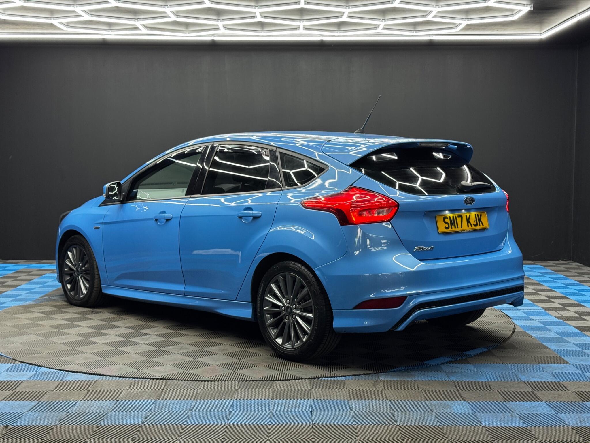 Ford Focus - Image 7
