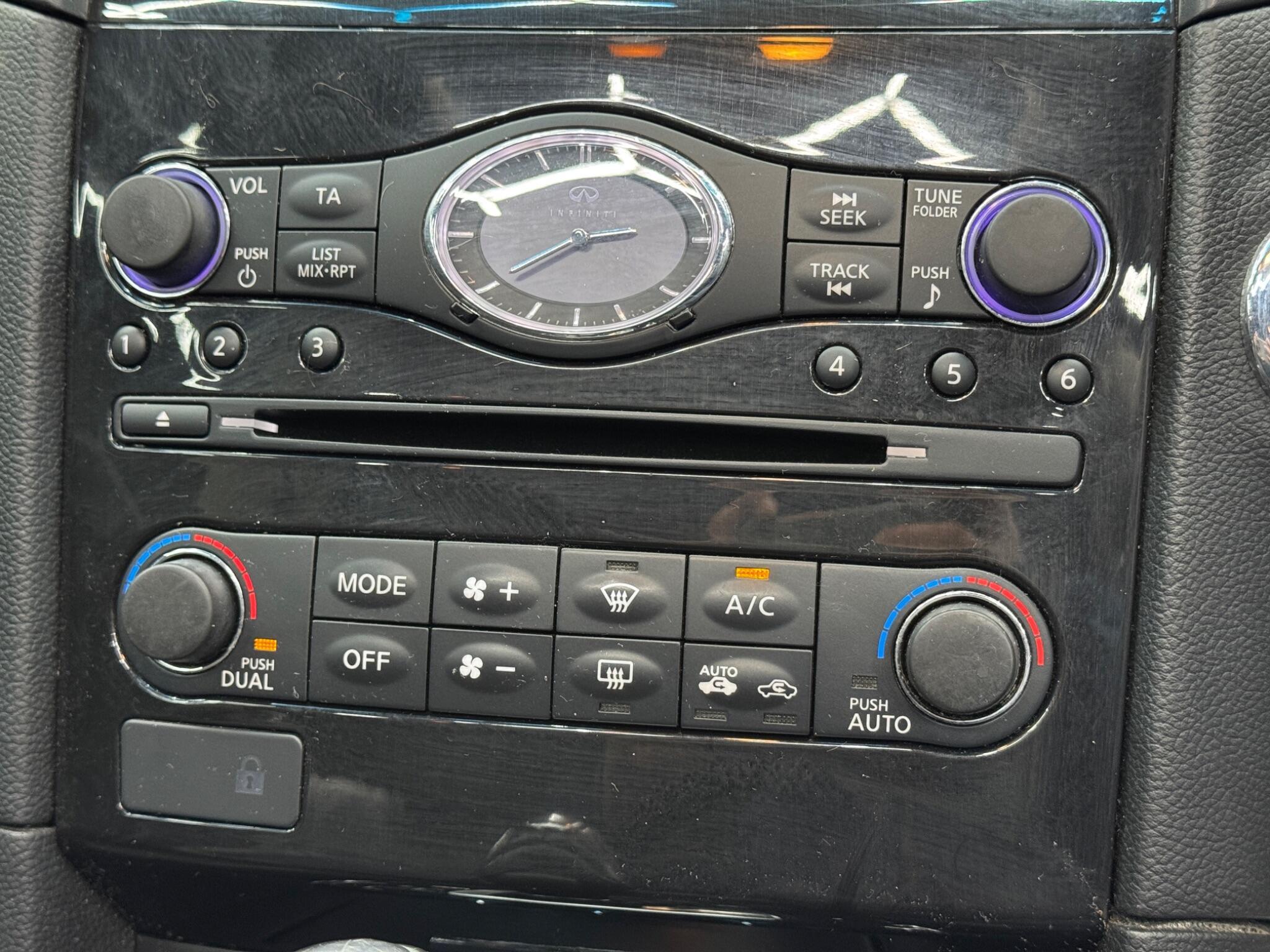 Infiniti QX70 - Image 28