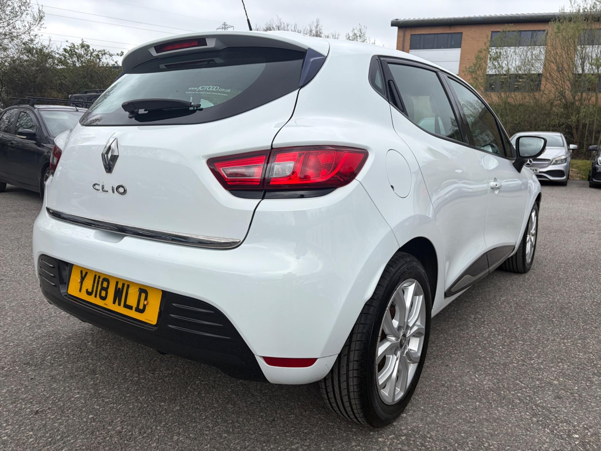 Renault Clio - Image 17