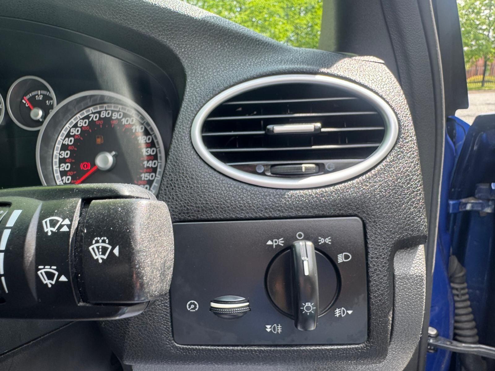 Ford Focus - Image 24