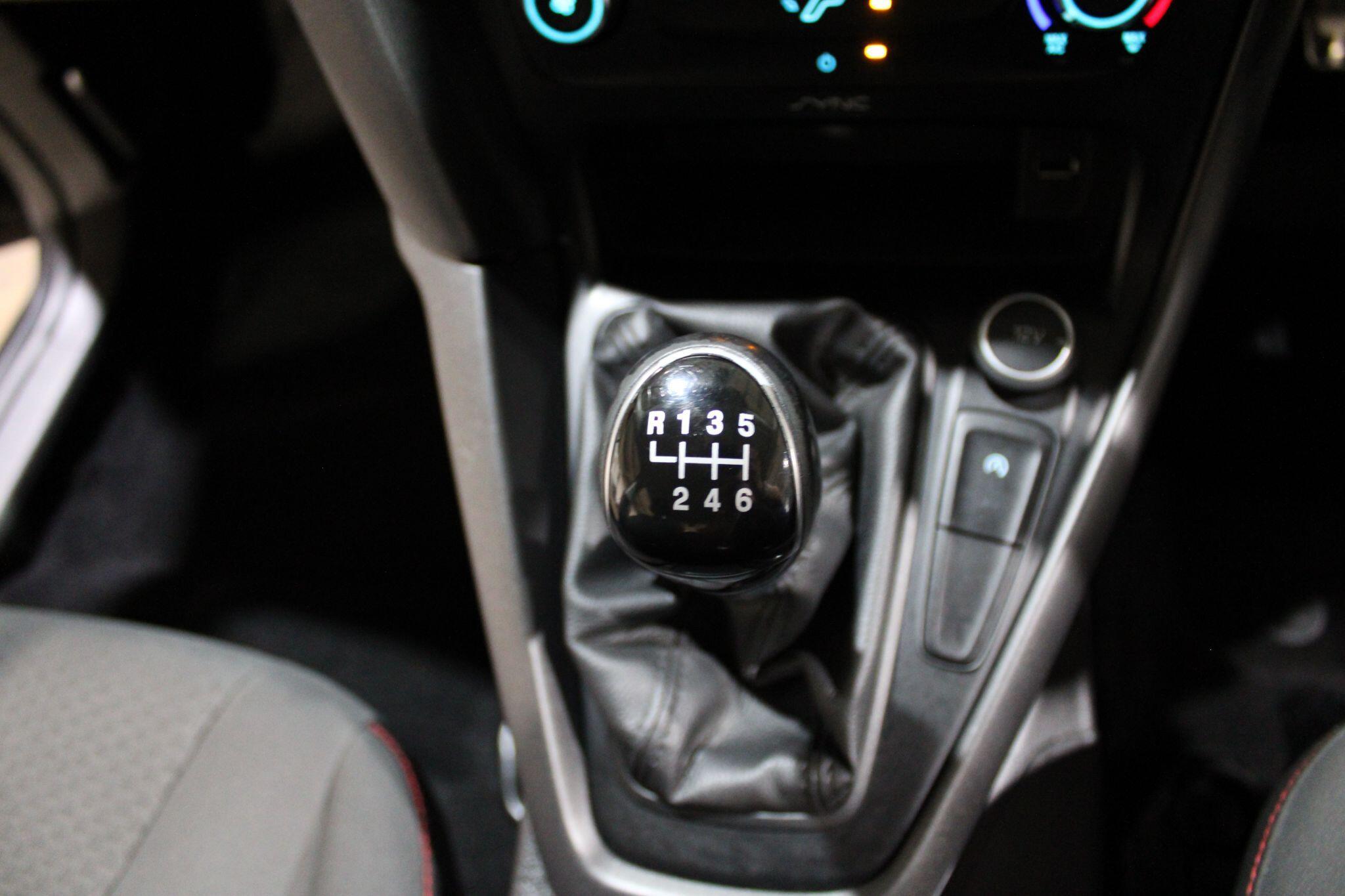 Ford Focus - Image 19