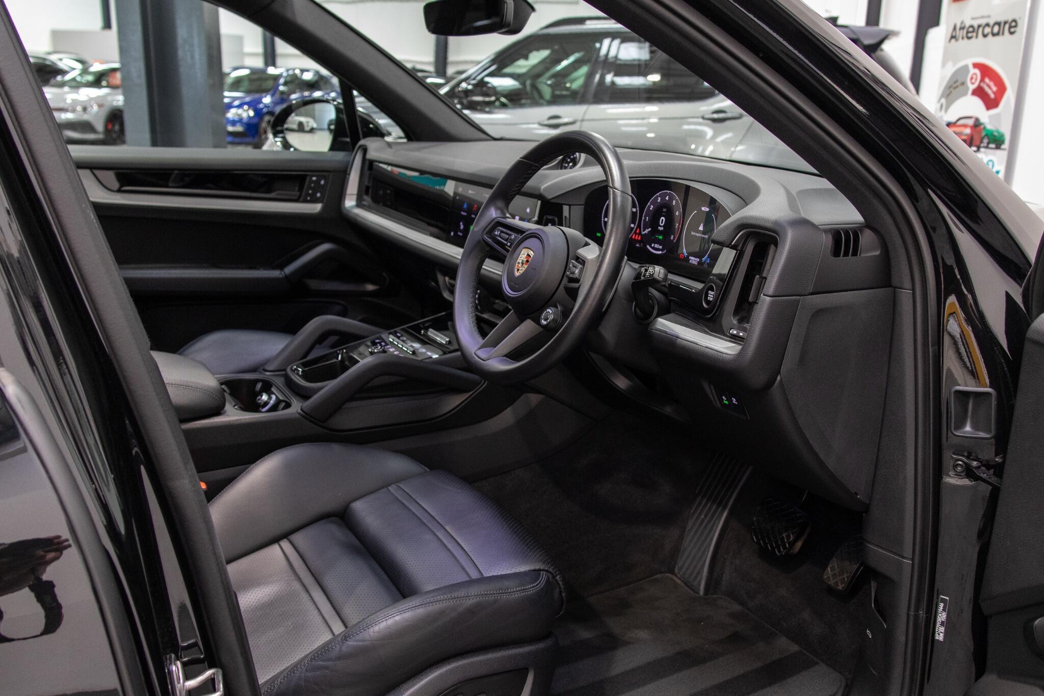 Porsche Cayenne - Image 13