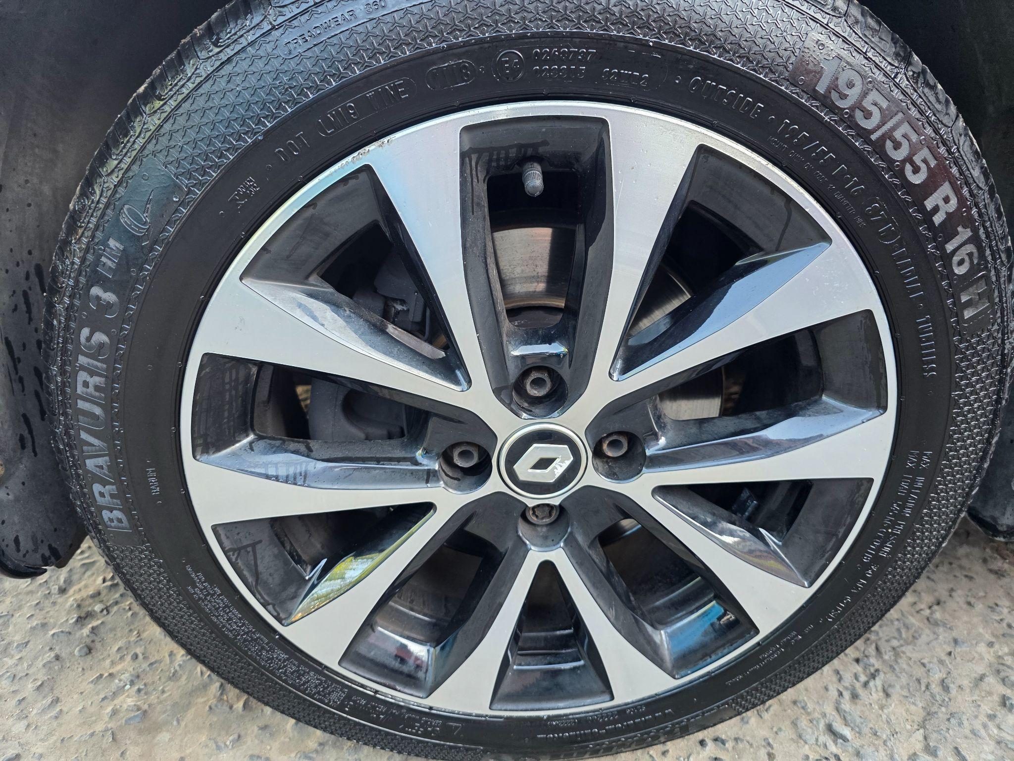 Renault Clio - Image 39